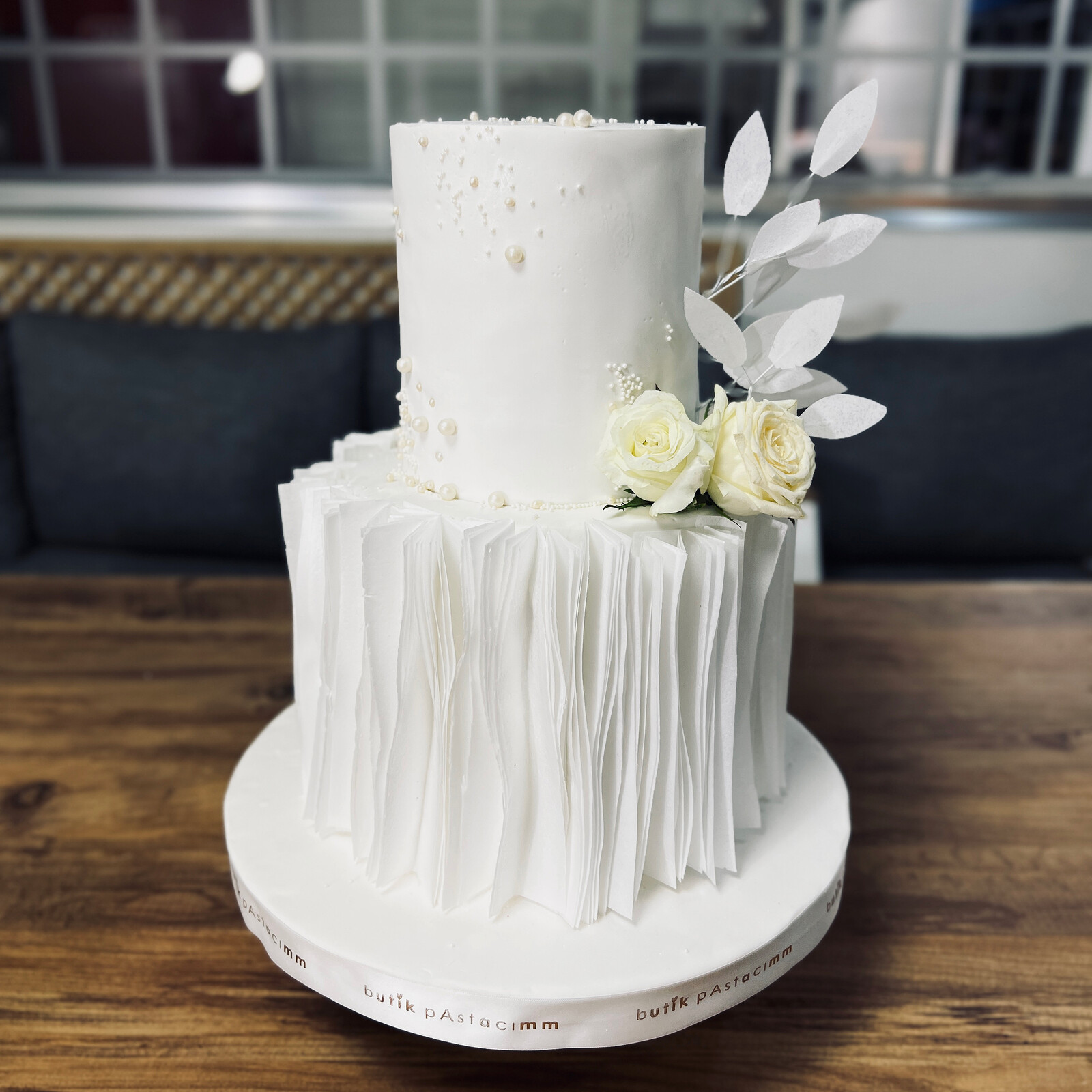 Wafer Paper Detaylı Nişan Pastası