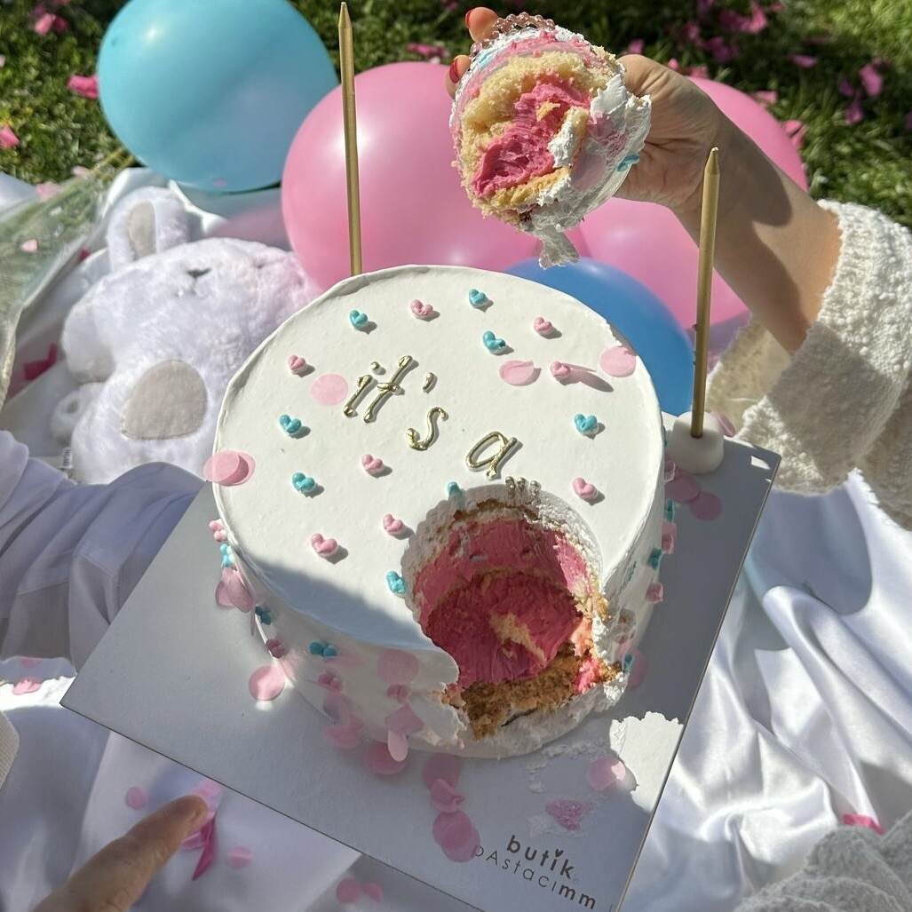 Yazılı Cinsiyet Pastası