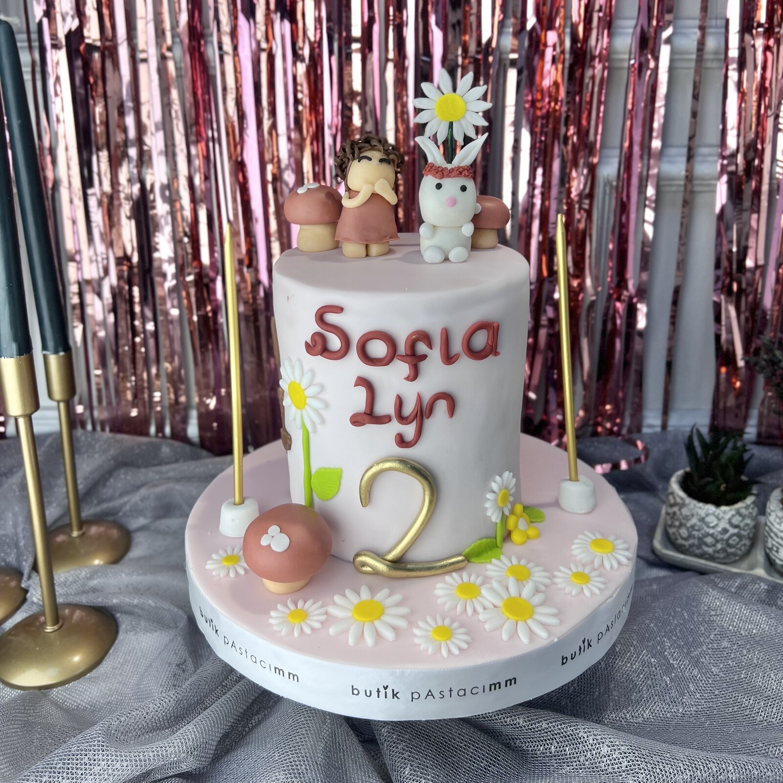 Zarif Çiçek Detaylı Çocuk Pastası