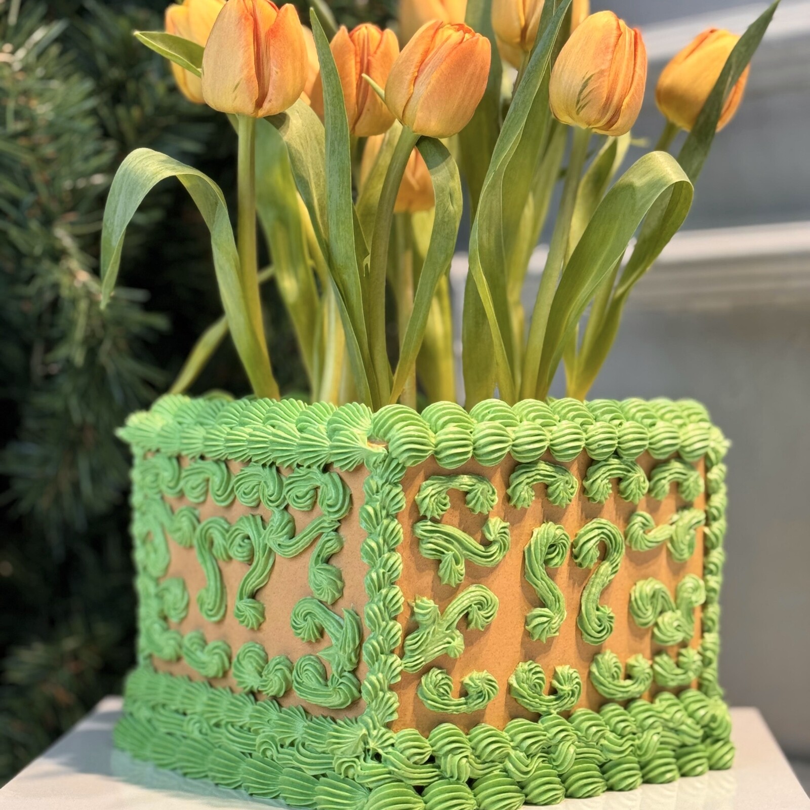 Zarif Lale Çiçek Sepeti Kremalı Pasta