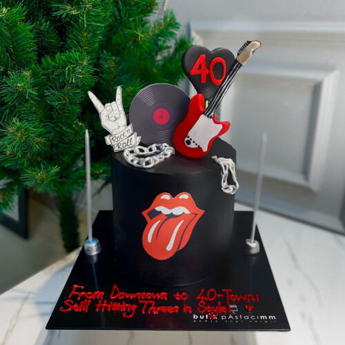 40 Yaş Rock Sever Pastası