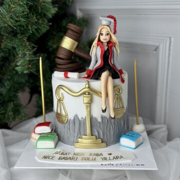 Avukat Konseptli Kişiye Özel Figürlü Pasta