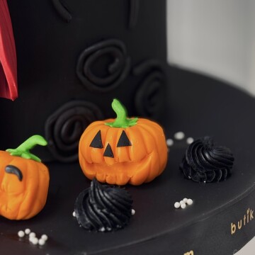 Beetlejuice Cake (Beetlejuice Pasta)