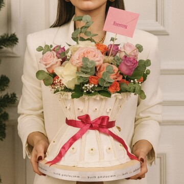 Çiçek Buketi Özel Tasarım Pasta