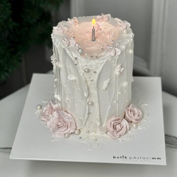 Eriyen Mum Pasta Pembe Çiçekli (Candle Cake)