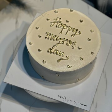 Gold Yazılı Şık Pasta