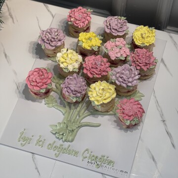 Hayat Ağacı Tasarım Çiçek Dizaynlı Cupcake