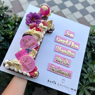 İ Harf Kurabiye Pasta