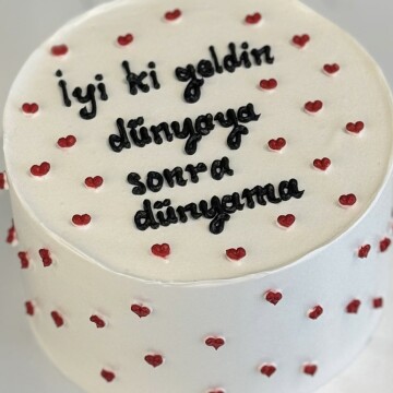 Kalp Detaylı Yazılı Pasta
