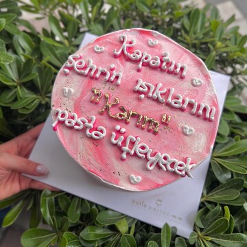 Kapatın Şehrin Işıklarını Yazılı Pasta
