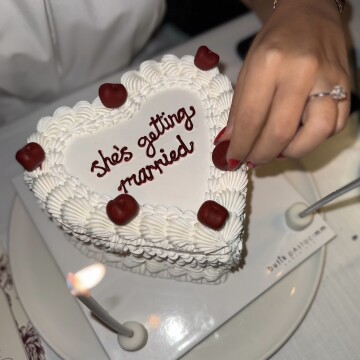 Kiraz Detaylı Vintage Pinterest Pastası (Lambeth Cake)