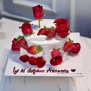 Kırmızı Çiçekli Konsept Pasta