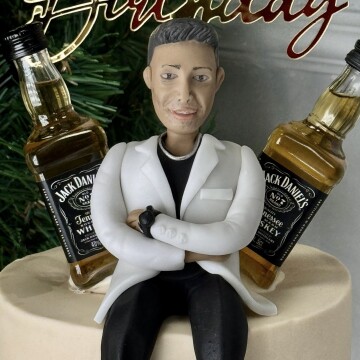 Kişiye Özel Figürlü Erkek Pastası