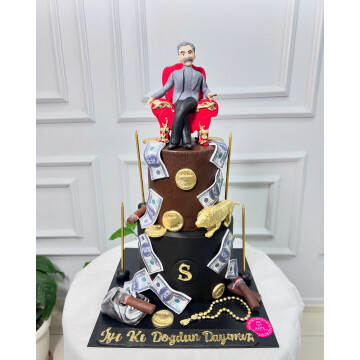 Koltukta Oturan Adam Figürlü Tasarım Pasta