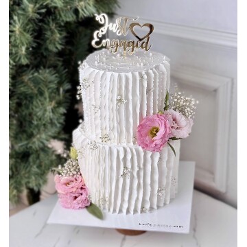 Kremalı Mini Çiçekli Nişan Pastası