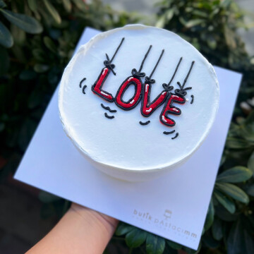 Love Yazılı Pasta