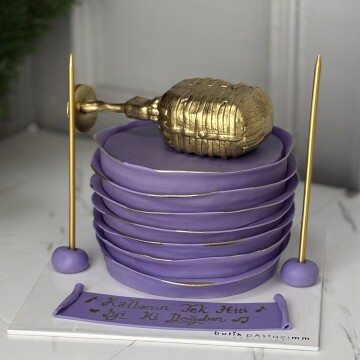 Mikrofonlu Sanatçı Pastası