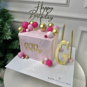 Pembe Dizaynlı Özel Tasarım Pasta