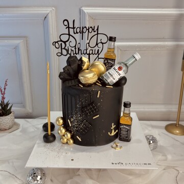 Şişe Dekorlu Özel Tasarım Pasta