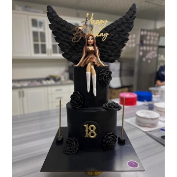 Siyah Kanatlı Kişiye Özel Figürlü Pasta