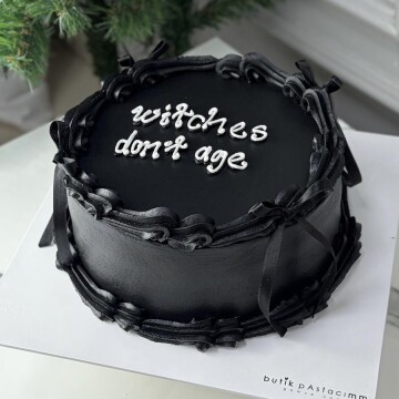 Siyah Kurdeleli Pasta