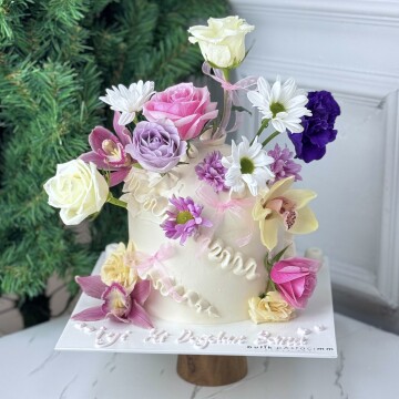 Trend Karışık Çiçekli Tasarım Pasta (Krem)