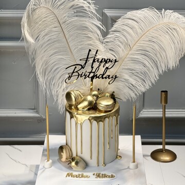 Tüylü Altın Detaylı Pasta