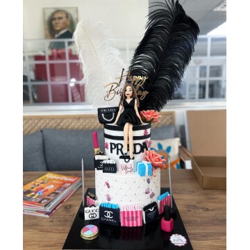 Tüylü Çiçekli Kişiye Özel Figürlü Pasta