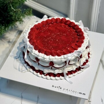 Vintage Dizayn Kırmızı Sim Üflemeli Kurdeleli Pasta