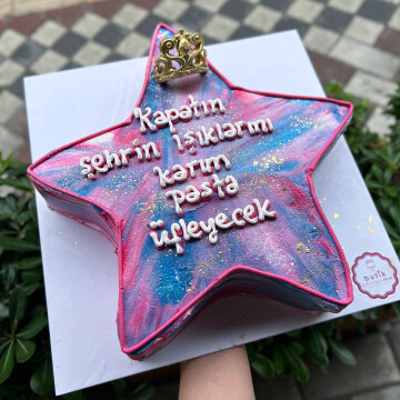 Yıldız Şeklinde Taçlı Yazılı Pasta