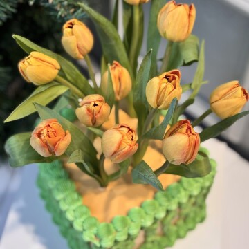 Zarif Lale Çiçek Sepeti Kremalı Pasta