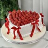 Çilekli Kalpli Kırmızı Kurdeleli Pasta
